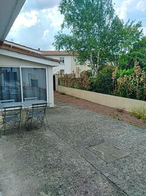 Maison Agreable Avec Stationnement Privatif Angulema Exterior foto